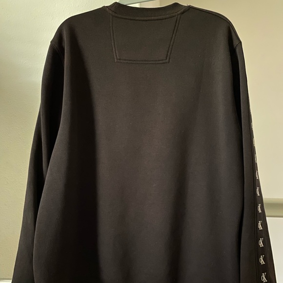 Calvin Klein Crewneck EUC - Picture 2 of 5
